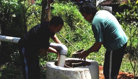 Biogas Rumah (BIRU) dari kotoran sapi oleh penduduk Bali. TEMPO/ Rofiqi Hasan